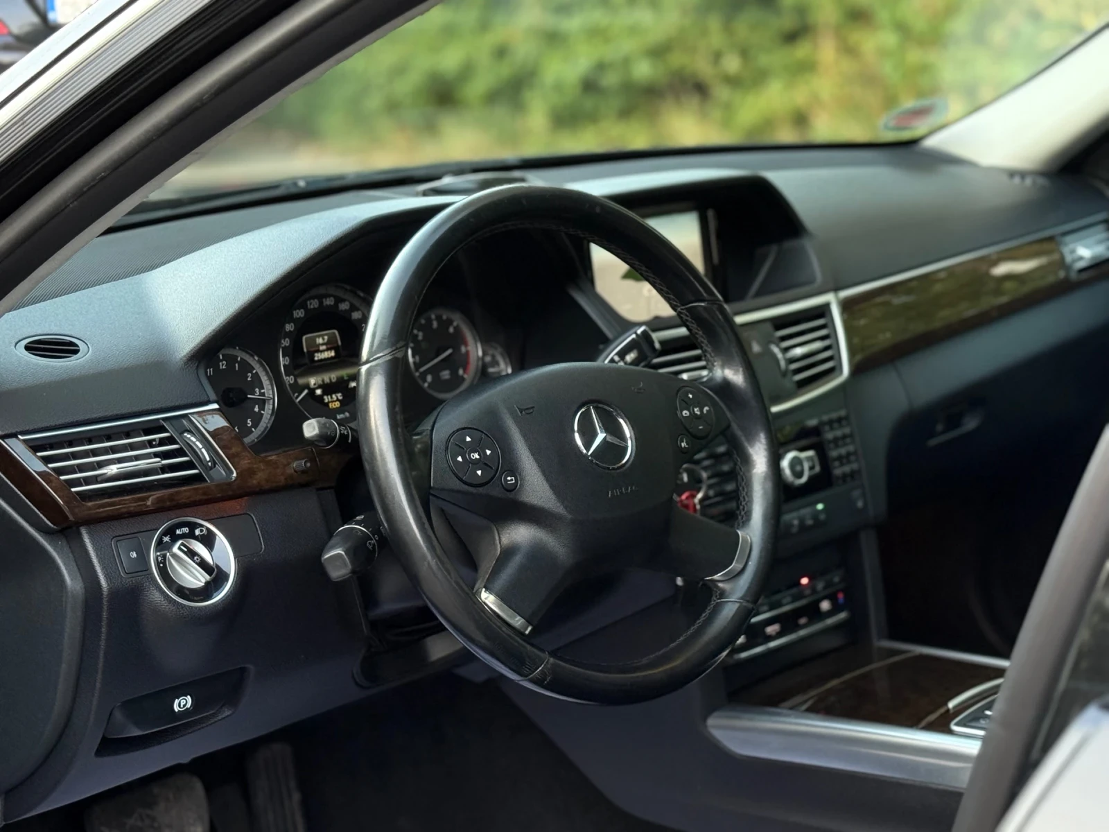 Mercedes-Benz E 350 E300CDI FULL AMG ДИСТРОНИК PARK ASSYST , снимка 9 - Автомобили и джипове - 55546143
