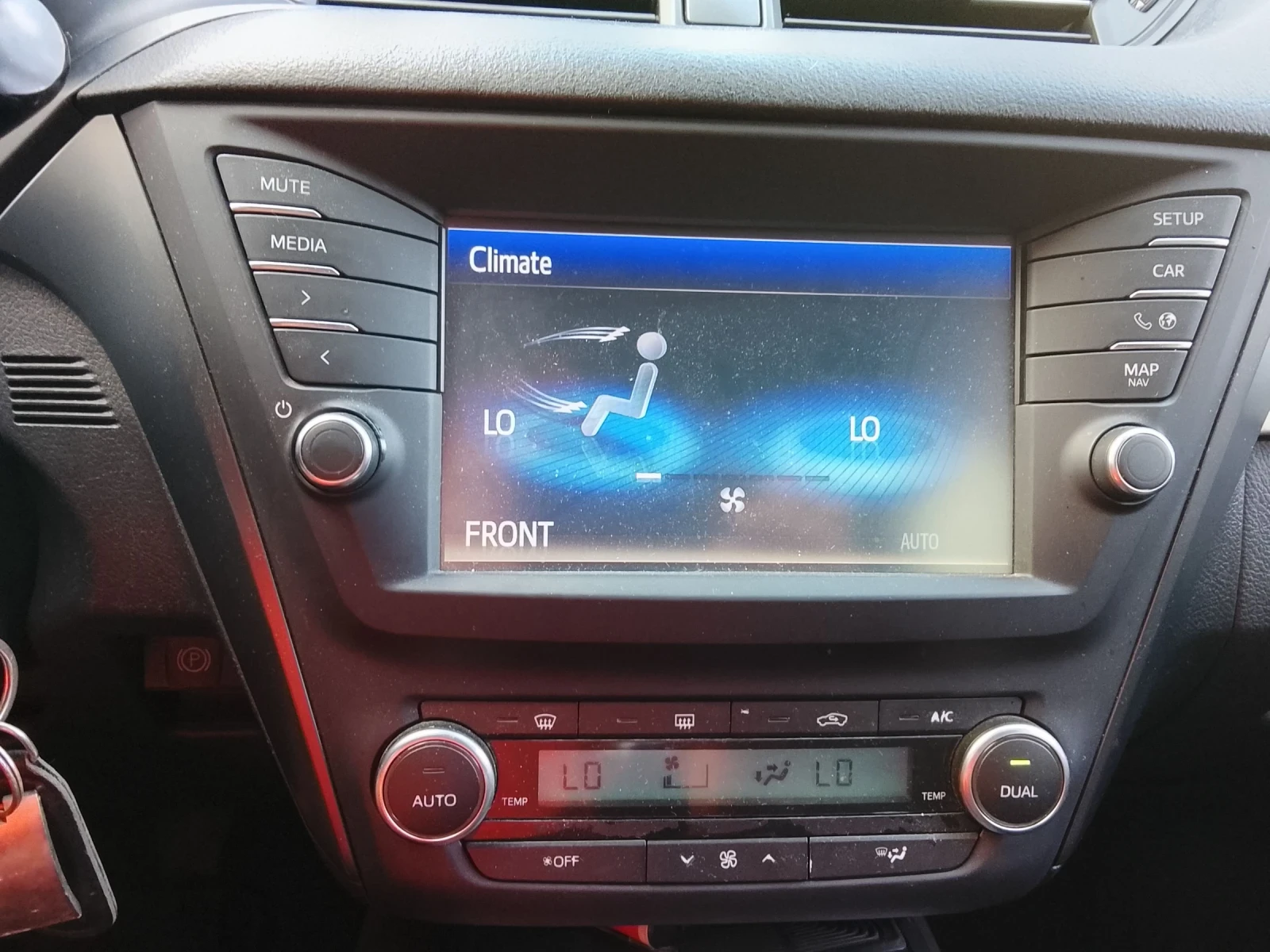 Toyota Avensis 2.0 D4D, снимка 8 - Автомобили и джипове - 55976106