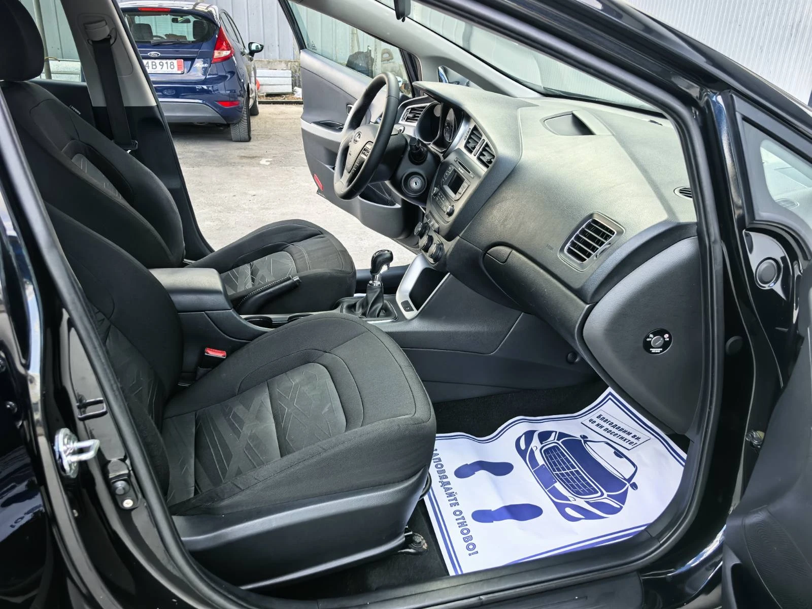 Kia Ceed 1.6CRDI, снимка 11 - Автомобили и джипове - 56214044