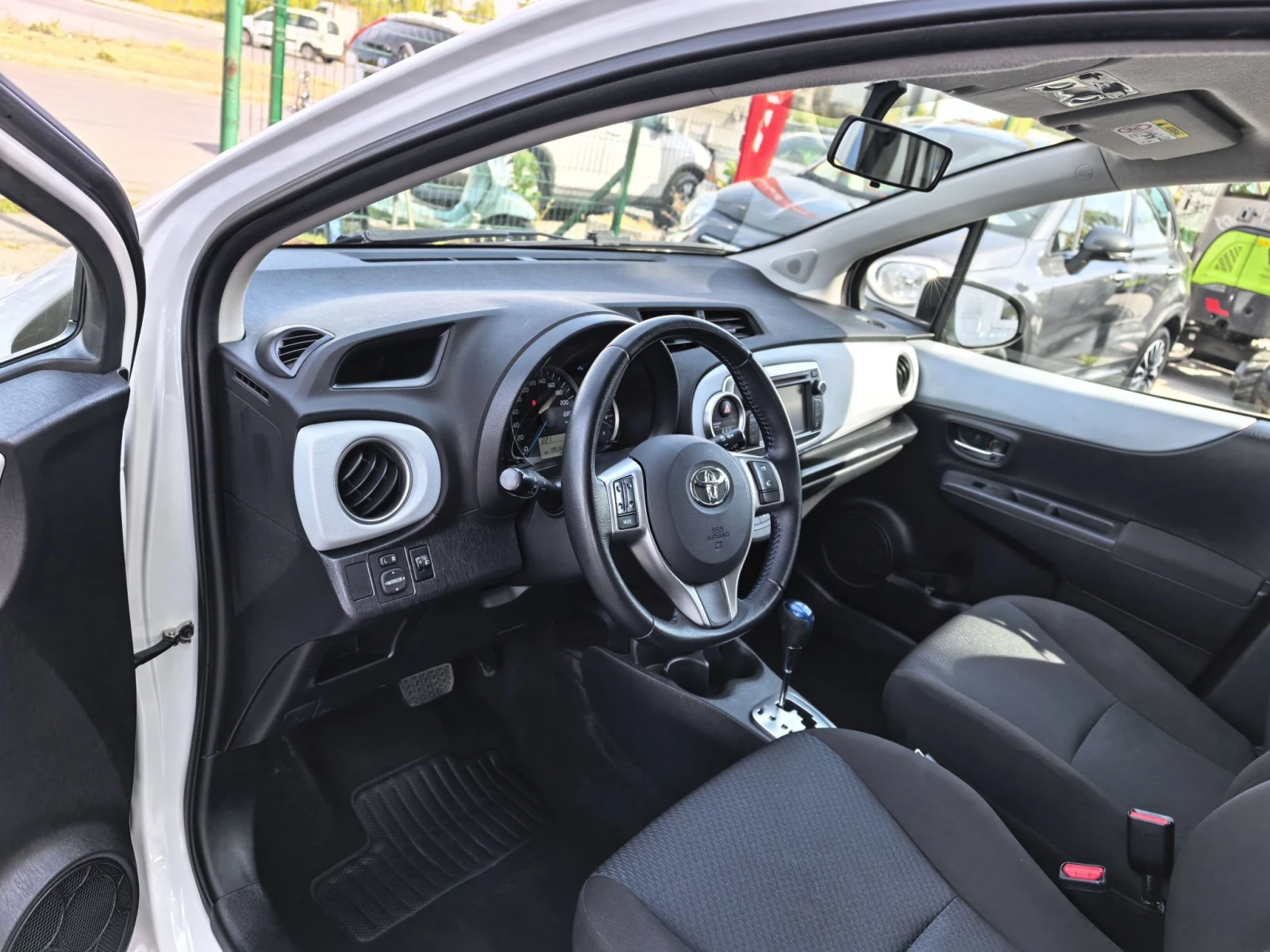 Toyota Yaris 1.5 i HYBRID | Mobile.bg � ����������� 13