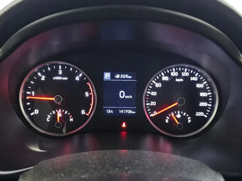 Kia Stonic DIESEL 1.6 DELUXE, снимка 8 - Автомобили и джипове - 55359211
