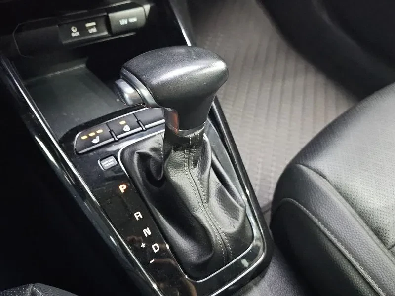 Kia Stonic DIESEL 1.6 DELUXE, снимка 9 - Автомобили и джипове - 55359211