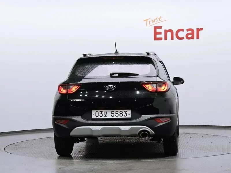 Kia Stonic DIESEL 1.6 DELUXE, снимка 4 - Автомобили и джипове - 55359211