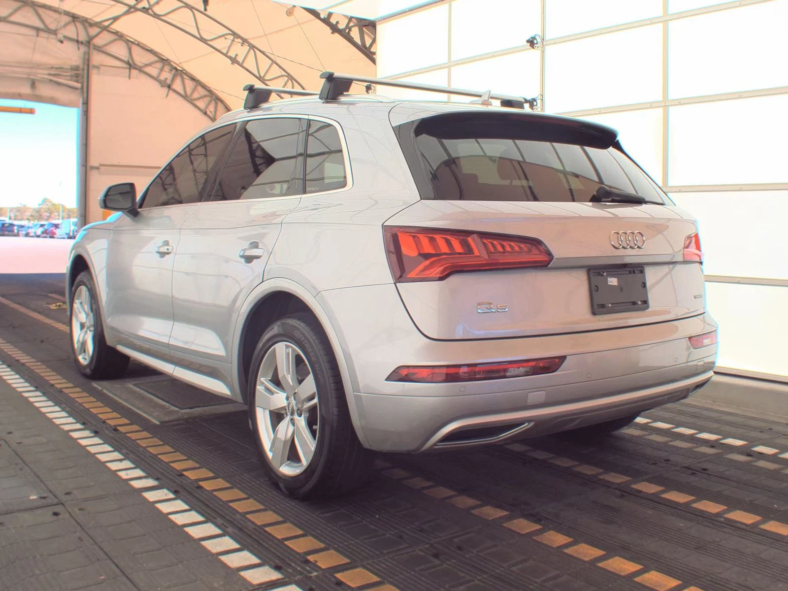 Audi Q5 Premium Plus - изображение 6