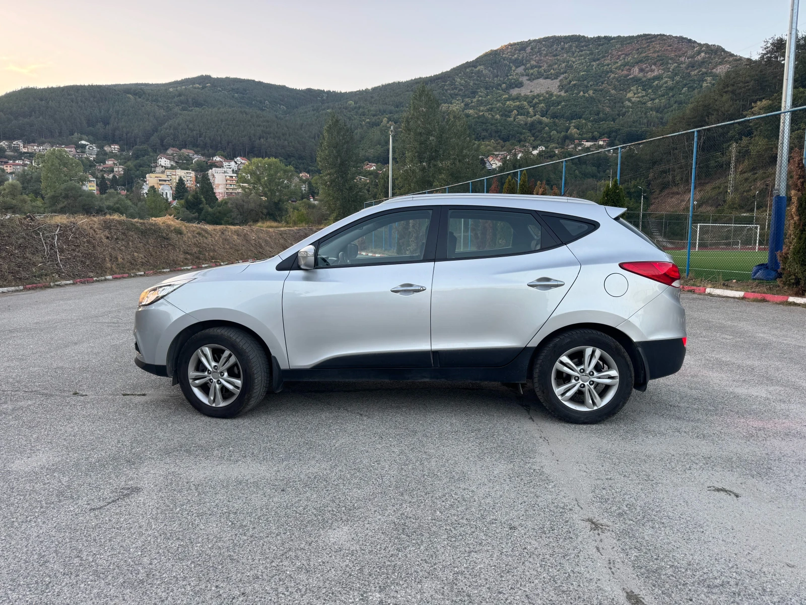 Hyundai IX35 2.0 CRDI 136HP 2WD, снимка 2 - Автомобили и джипове - 55982169