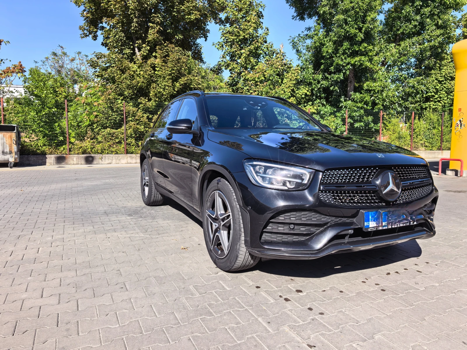 Mercedes-Benz GLC 220 4matic AMG, снимка 3 - Автомобили и джипове - 56021409