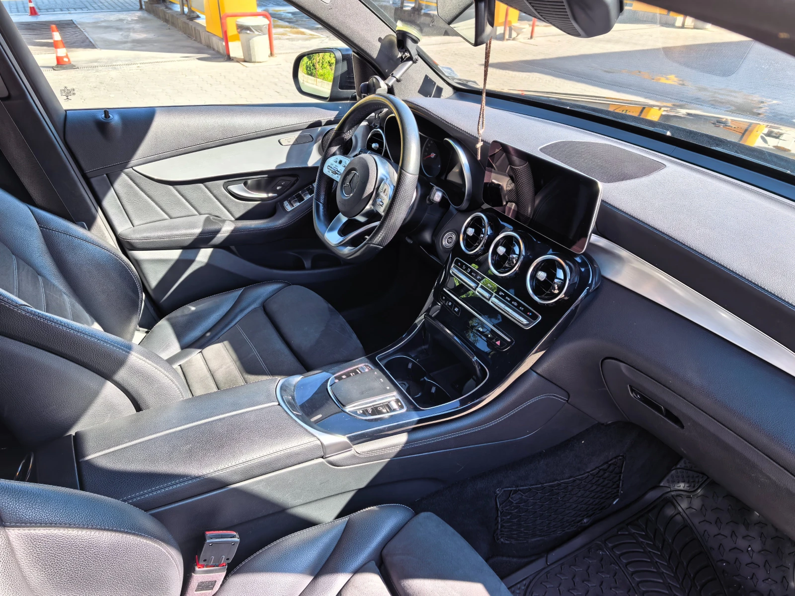 Mercedes-Benz GLC 220 4matic AMG, снимка 9 - Автомобили и джипове - 56021409