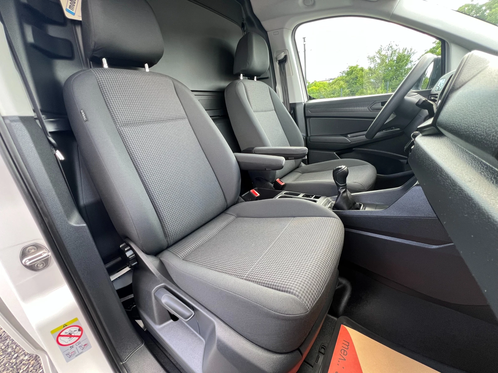 VW Caddy 2.0TDI 166939км./ДВЕ СТРАНИЧНИ ВРАТИ/ТОП СЪСТОЯНИЕ, снимка 15 - Бусове и автобуси - 54916119