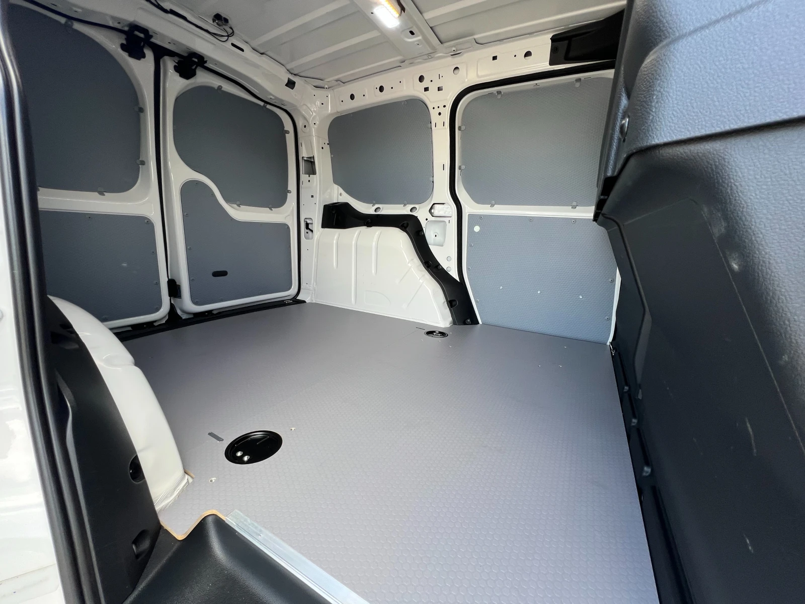 VW Caddy 2.0TDI 166939км./ДВЕ СТРАНИЧНИ ВРАТИ/ТОП СЪСТОЯНИЕ, снимка 12 - Бусове и автобуси - 54916119