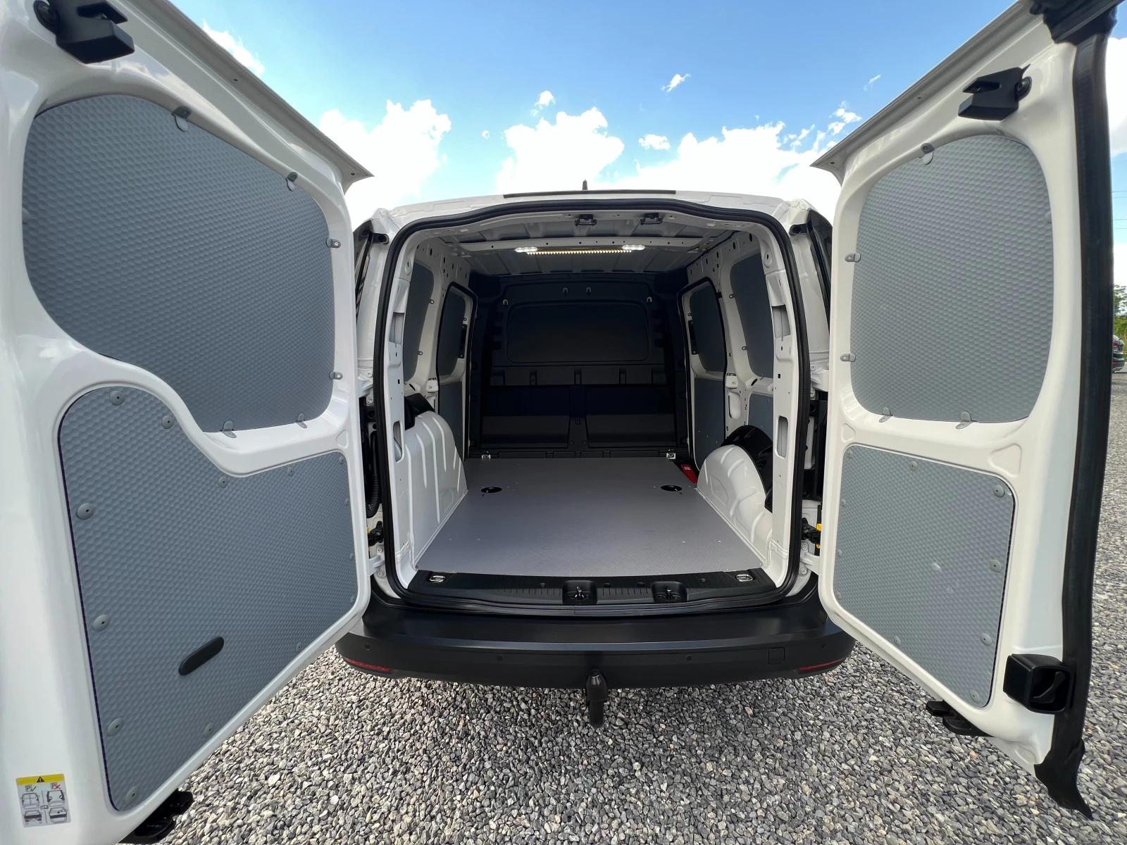 VW Caddy 2.0TDI 166939км./ДВЕ СТРАНИЧНИ ВРАТИ/ТОП СЪСТОЯНИЕ, снимка 10 - Бусове и автобуси - 54916119