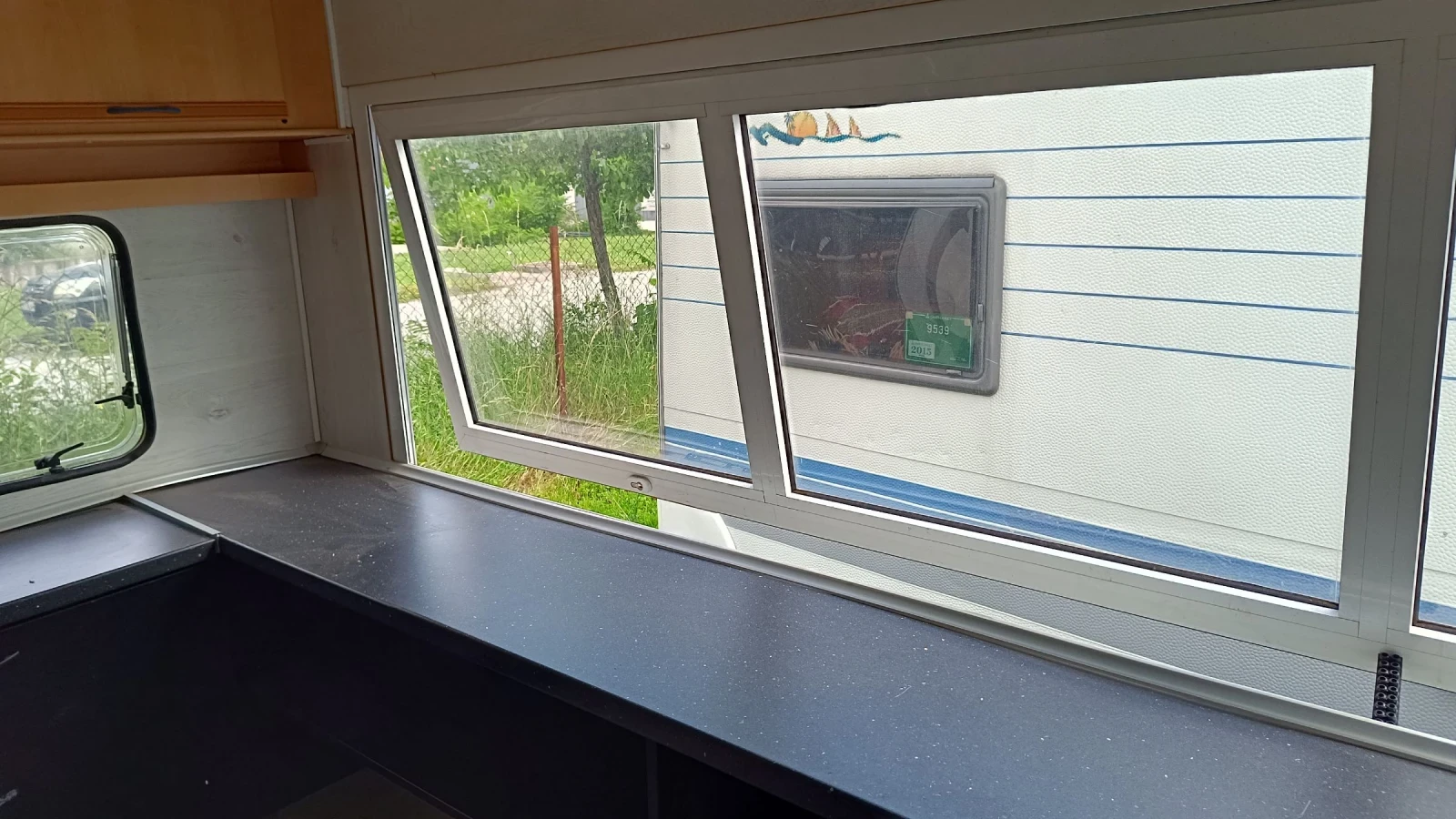 Каравана Caretta 400 Търговска , снимка 9 - Каравани и кемпери - 54923076