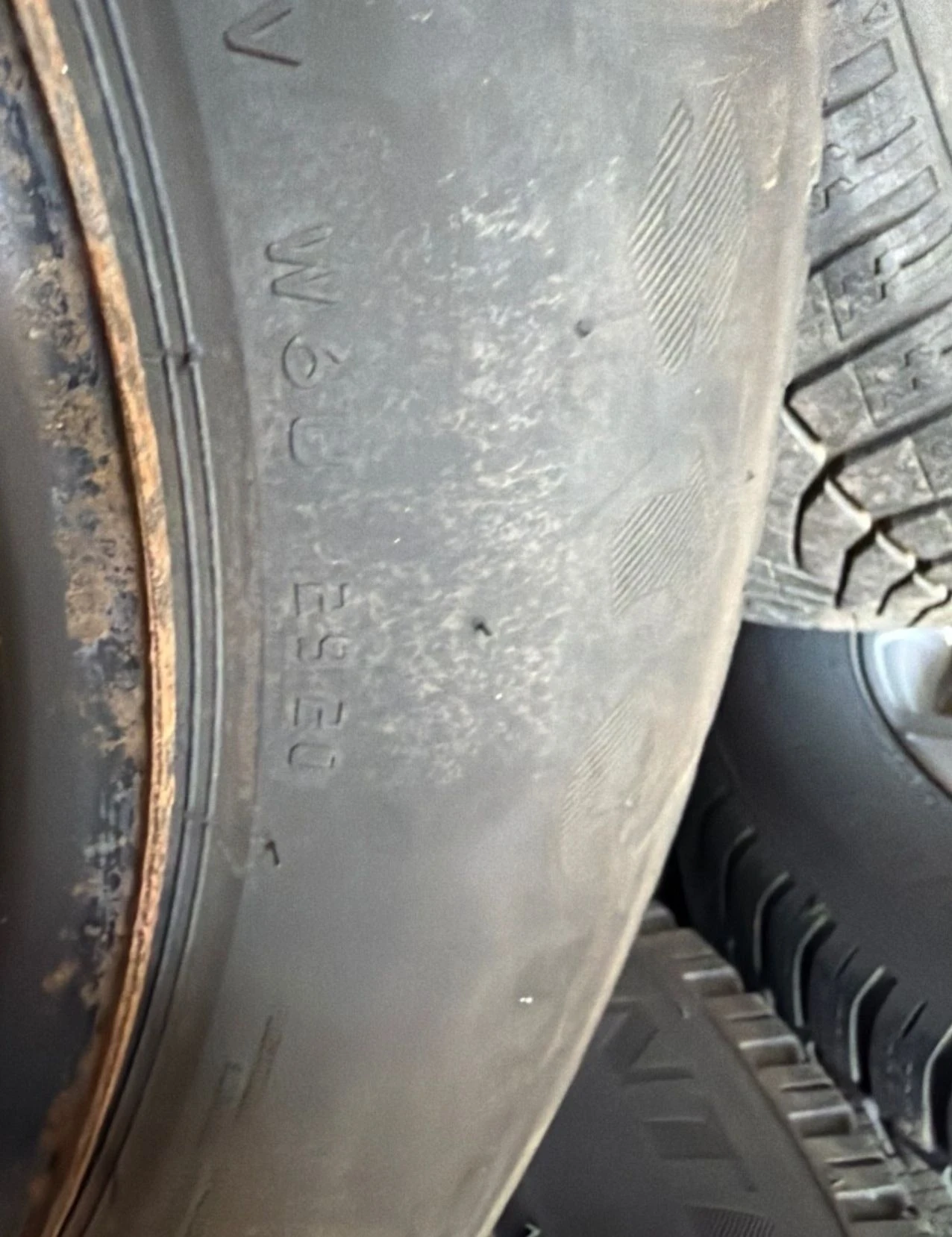 Гуми с джанти Firestone 215/65R16, снимка 3 - Гуми и джанти - 55998393