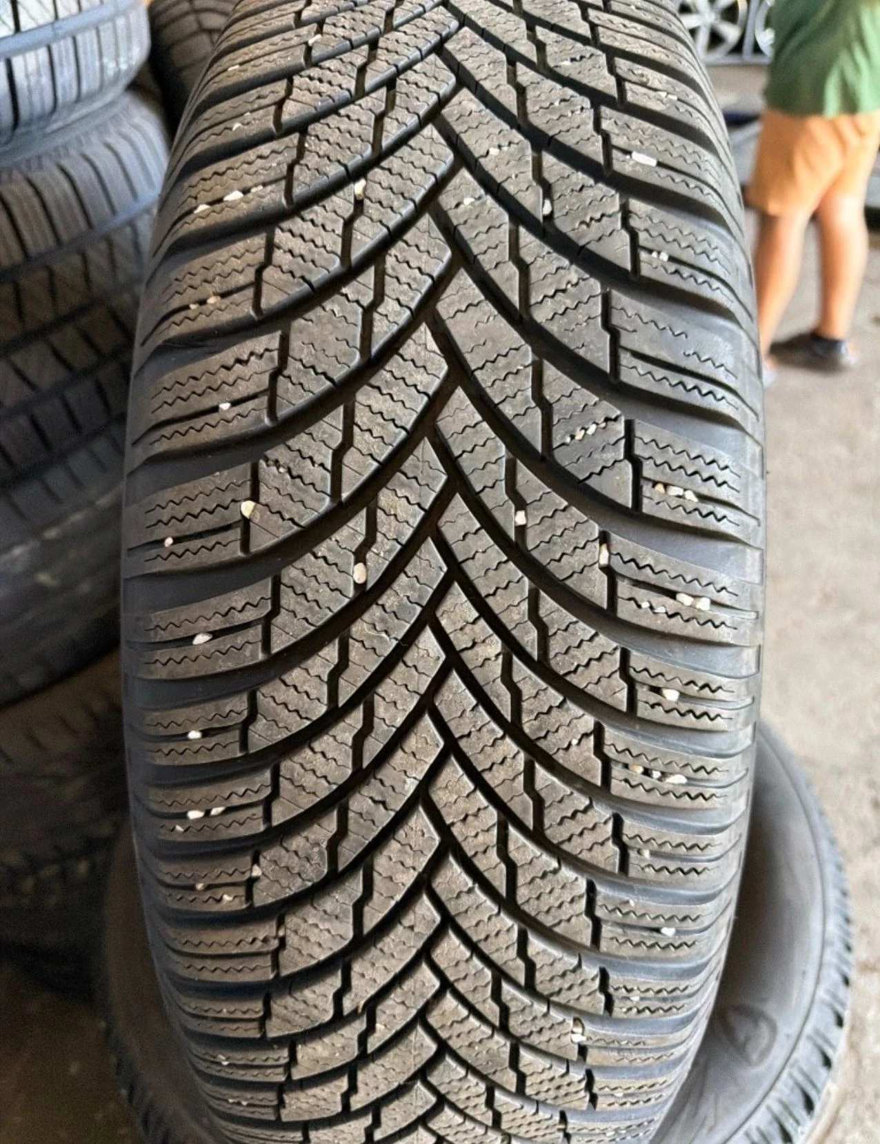 Гуми с джанти Firestone 215/65R16, снимка 2 - Гуми и джанти - 55998393