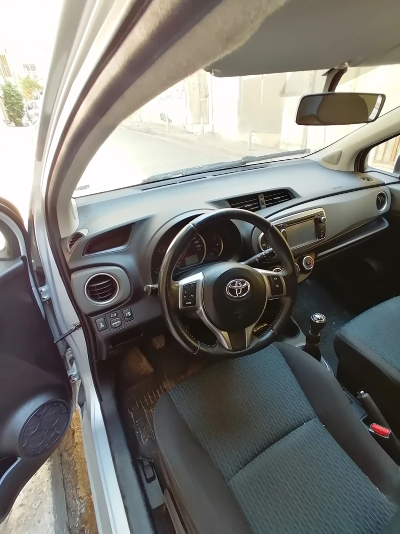 Toyota Yaris, снимка 11 - Автомобили и джипове - 47020028