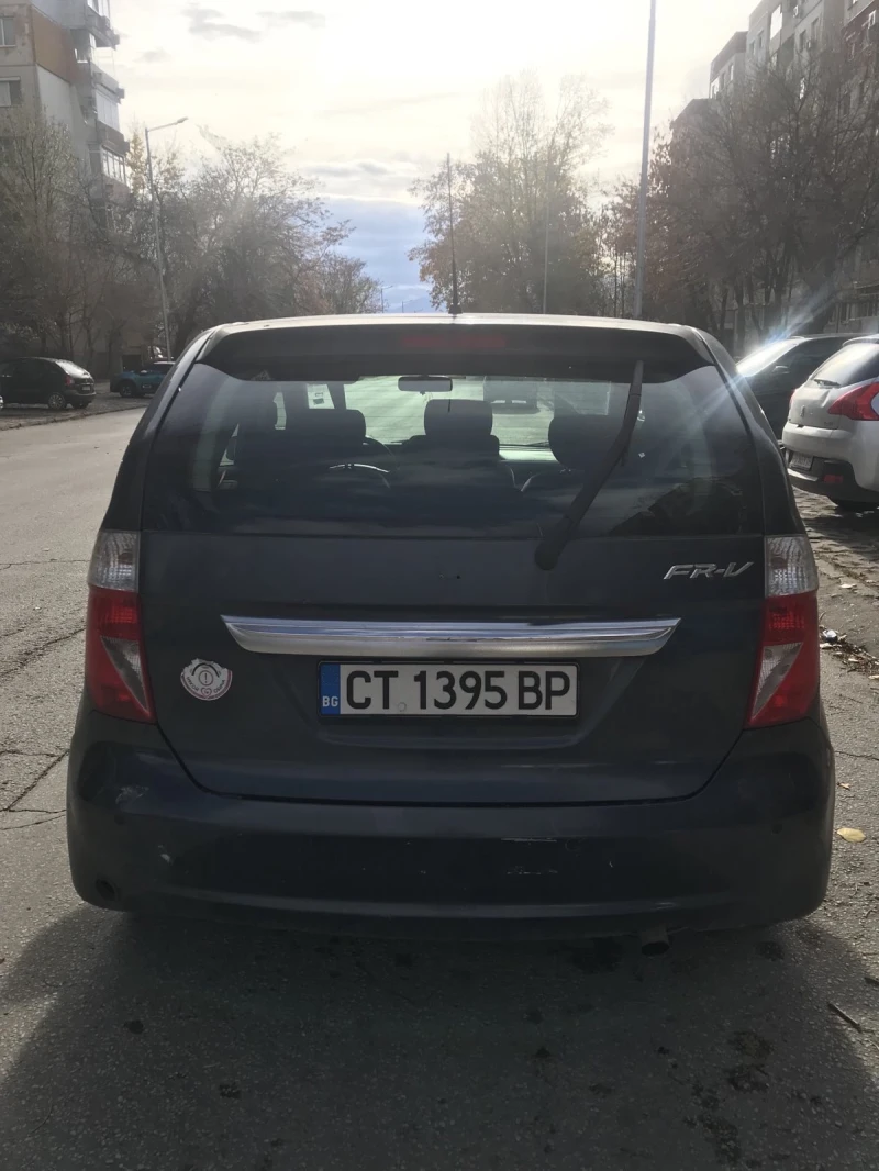 Honda Fr-v 1.7 Газ-инжекцион, снимка 8 - Автомобили и джипове - 48095803