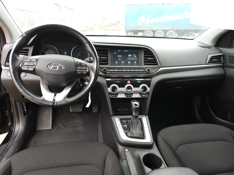 Hyundai Elantra 2.0 16v, снимка 9 - Автомобили и джипове - 49400047