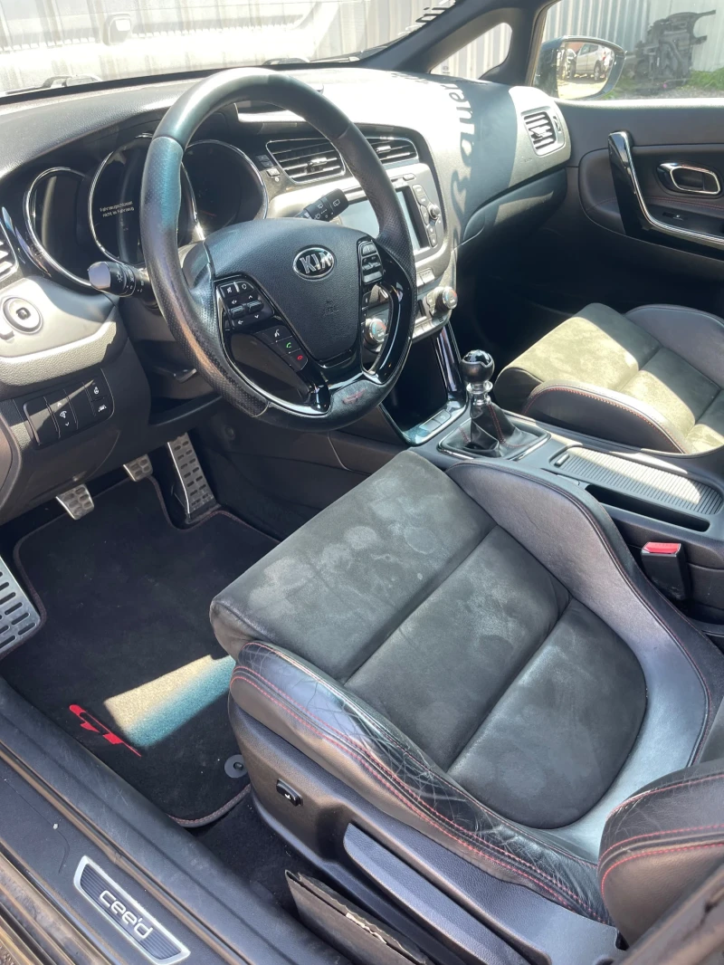 Kia Ceed GT 1.6 Turbo GDI , снимка 8 - Автомобили и джипове - 52483641