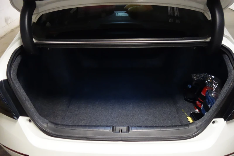 Honda Accord 2.0T Touring, снимка 13 - Автомобили и джипове - 51267849