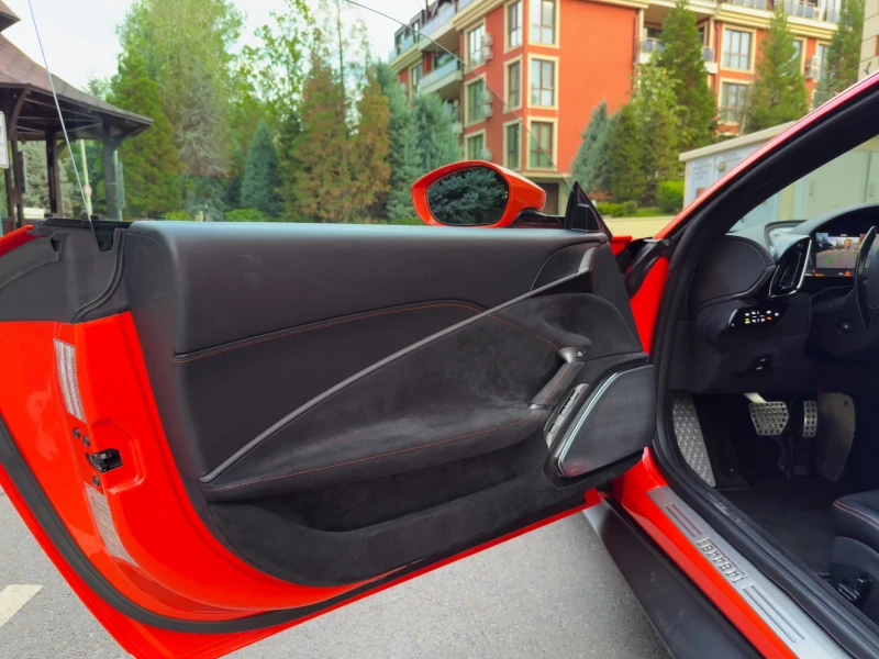 Ferrari Roma * ROSSO CORSA* F1 DCT* 3.9V8* ЛИЗИНГ, снимка 9 - Автомобили и джипове - 51624037