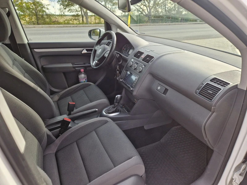 VW Touran 2.0TDI DSG , снимка 9 - Автомобили и джипове - 52011292