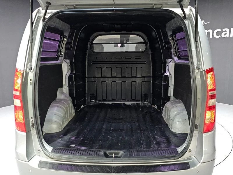 Hyundai Starex 2.5 Automatic, снимка 13 - Автомобили и джипове - 55948981