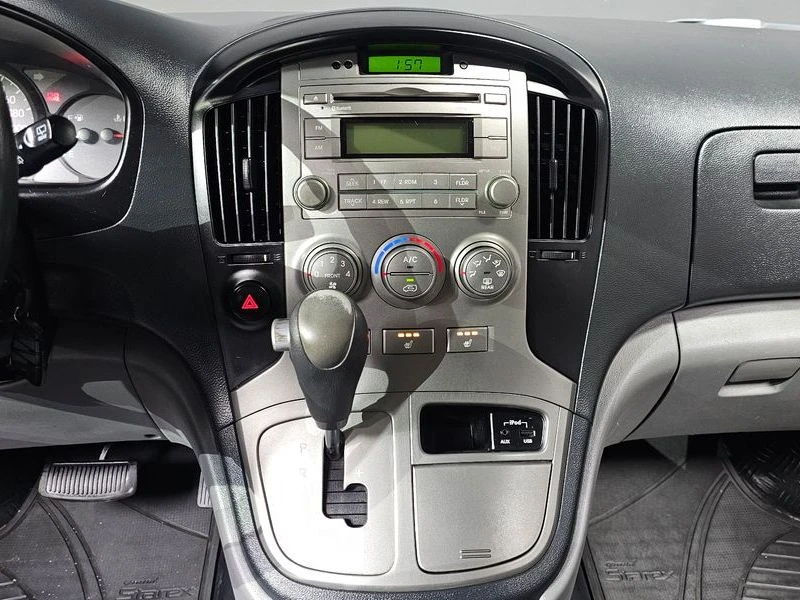 Hyundai Starex 2.5 Automatic, снимка 15 - Автомобили и джипове - 55948981