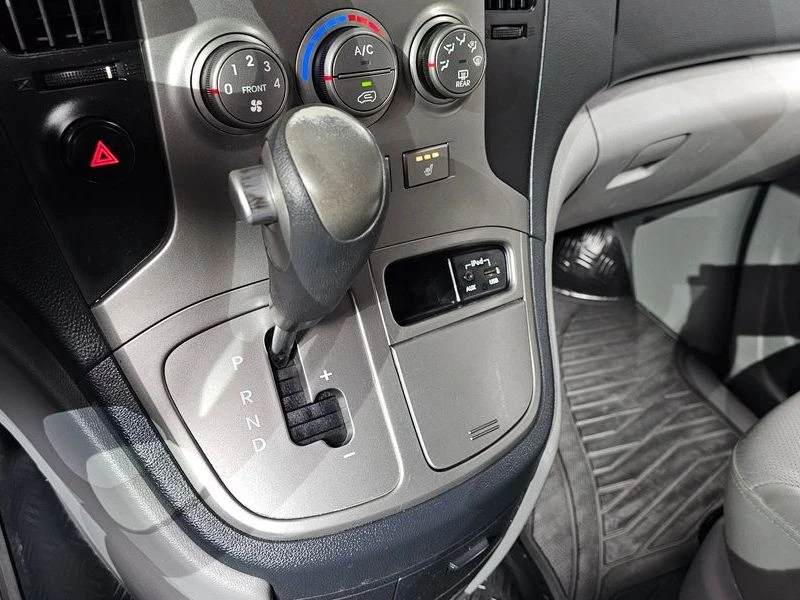 Hyundai Starex 2.5 Automatic, снимка 9 - Автомобили и джипове - 55948981