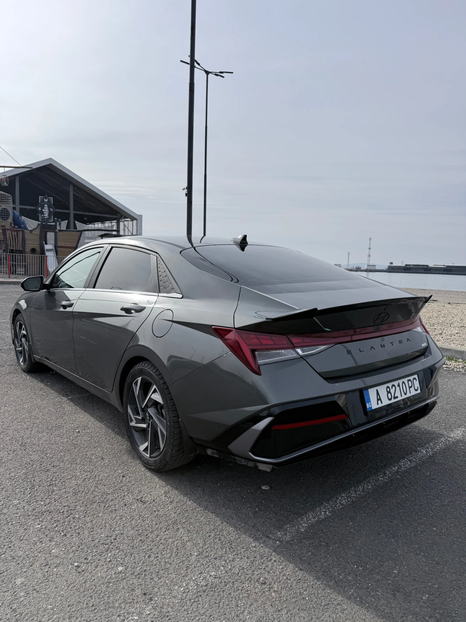 Hyundai Elantra 1.6 Hybrid Luxury , снимка 5 - Автомобили и джипове - 53728265