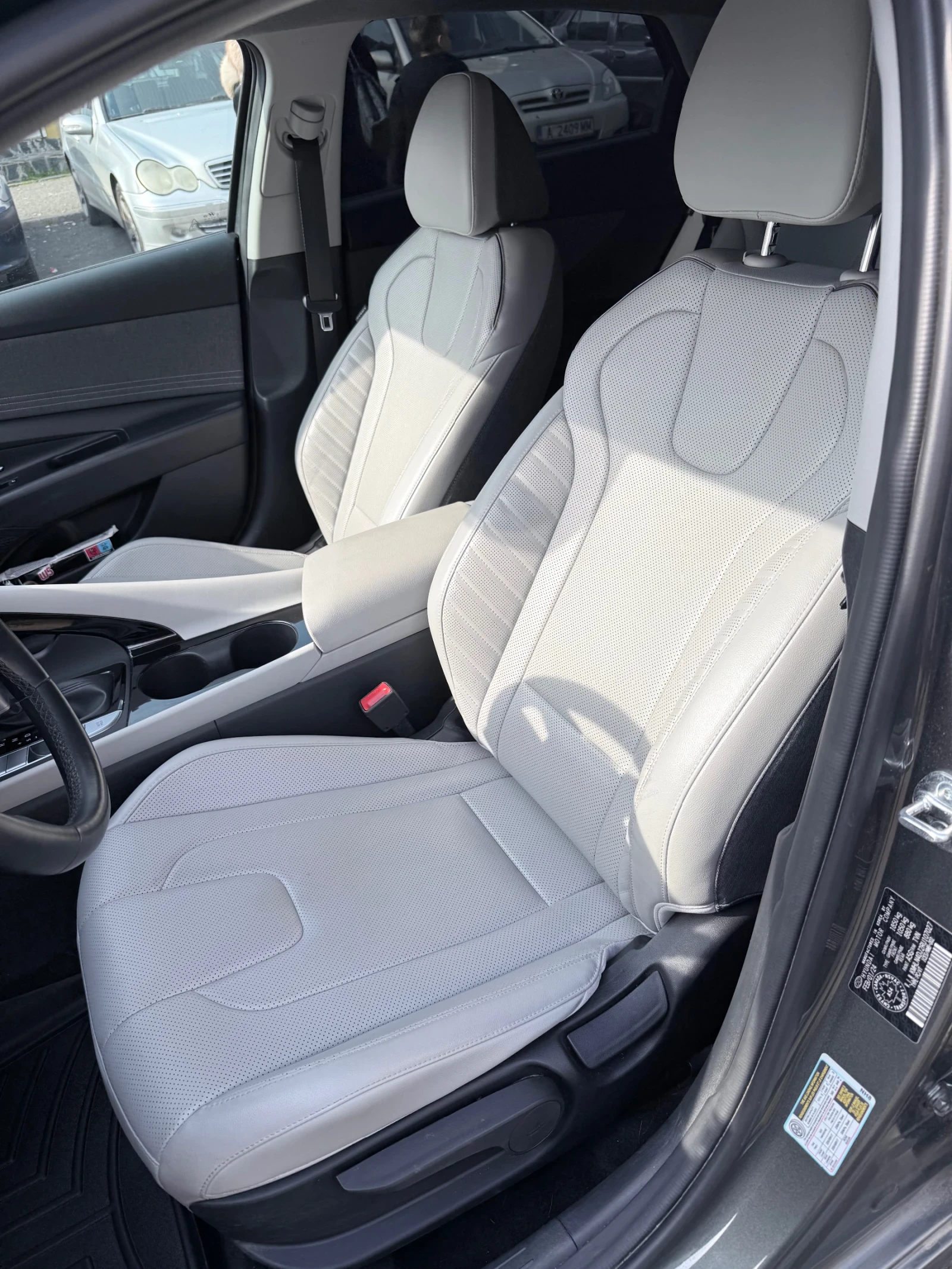 Hyundai Elantra 1.6 Hybrid Luxury , снимка 13 - Автомобили и джипове - 53728265