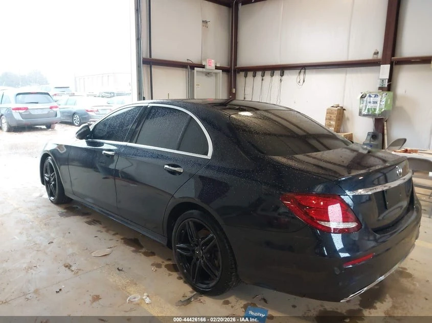 Mercedes-Benz E 300 4MATIC С РЕГИСТРАЦИЯ & АВТО КРЕДИТ , снимка 4 - Автомобили и джипове - 54032553