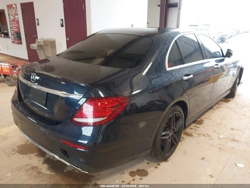 Mercedes-Benz E 300 4MATIC С РЕГИСТРАЦИЯ & АВТО КРЕДИТ , снимка 6 - Автомобили и джипове - 54032553