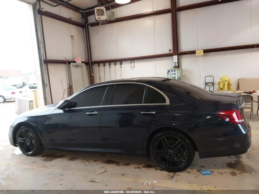 Mercedes-Benz E 300 4MATIC С РЕГИСТРАЦИЯ & АВТО КРЕДИТ , снимка 8 - Автомобили и джипове - 54032553