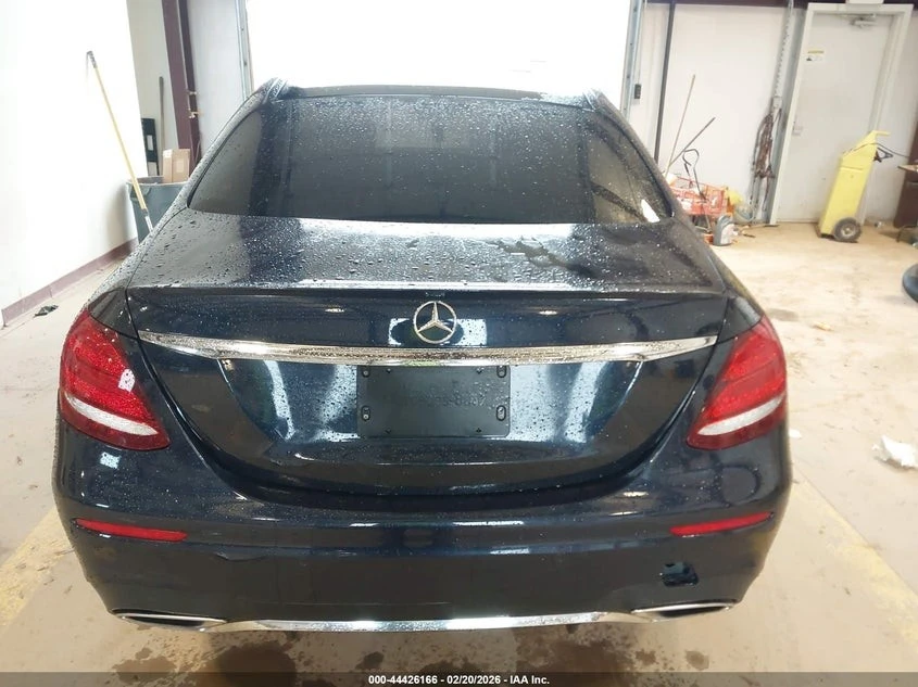 Mercedes-Benz E 300 4MATIC С РЕГИСТРАЦИЯ & АВТО КРЕДИТ , снимка 5 - Автомобили и джипове - 54032553