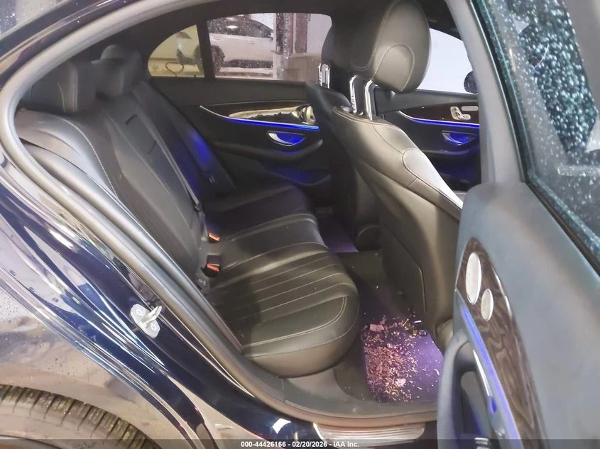 Mercedes-Benz E 300 4MATIC С РЕГИСТРАЦИЯ & АВТО КРЕДИТ , снимка 13 - Автомобили и джипове - 54032553