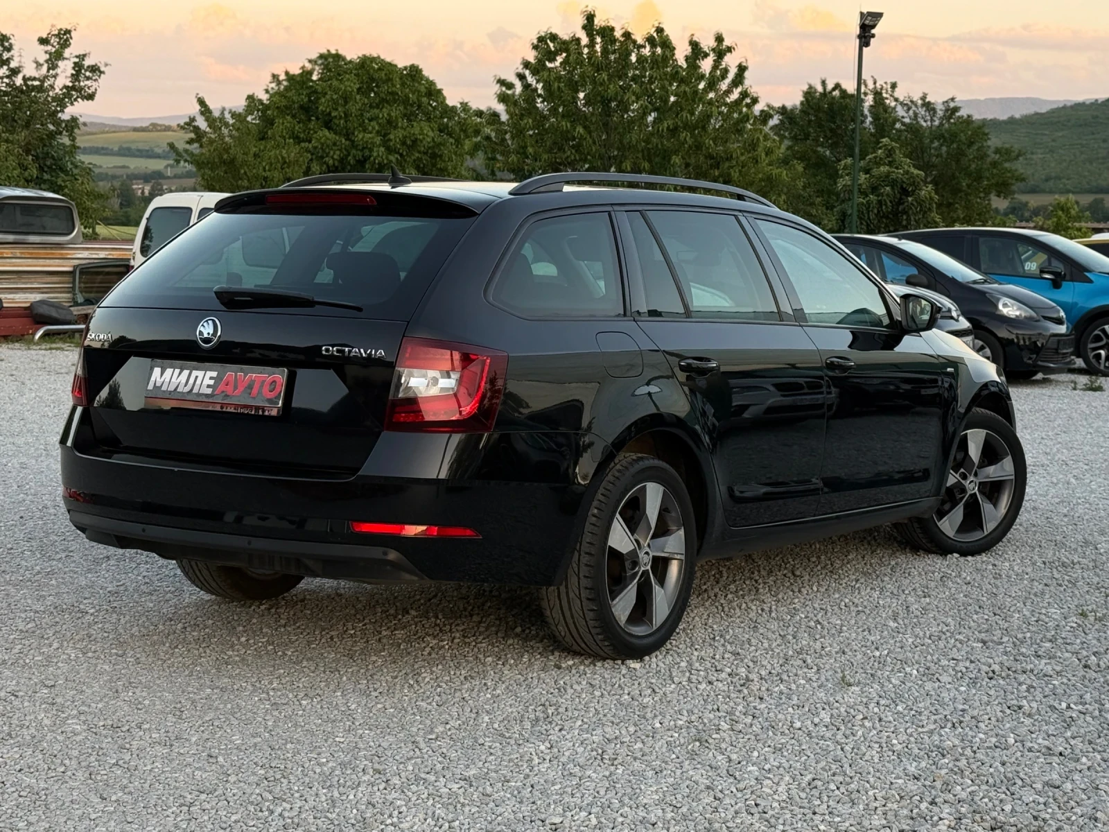 Skoda Octavia 2.0TDI Нави Подгрев Дистр ЛаинАсист Блиндспот, снимка 2 - Автомобили и джипове - 54697737
