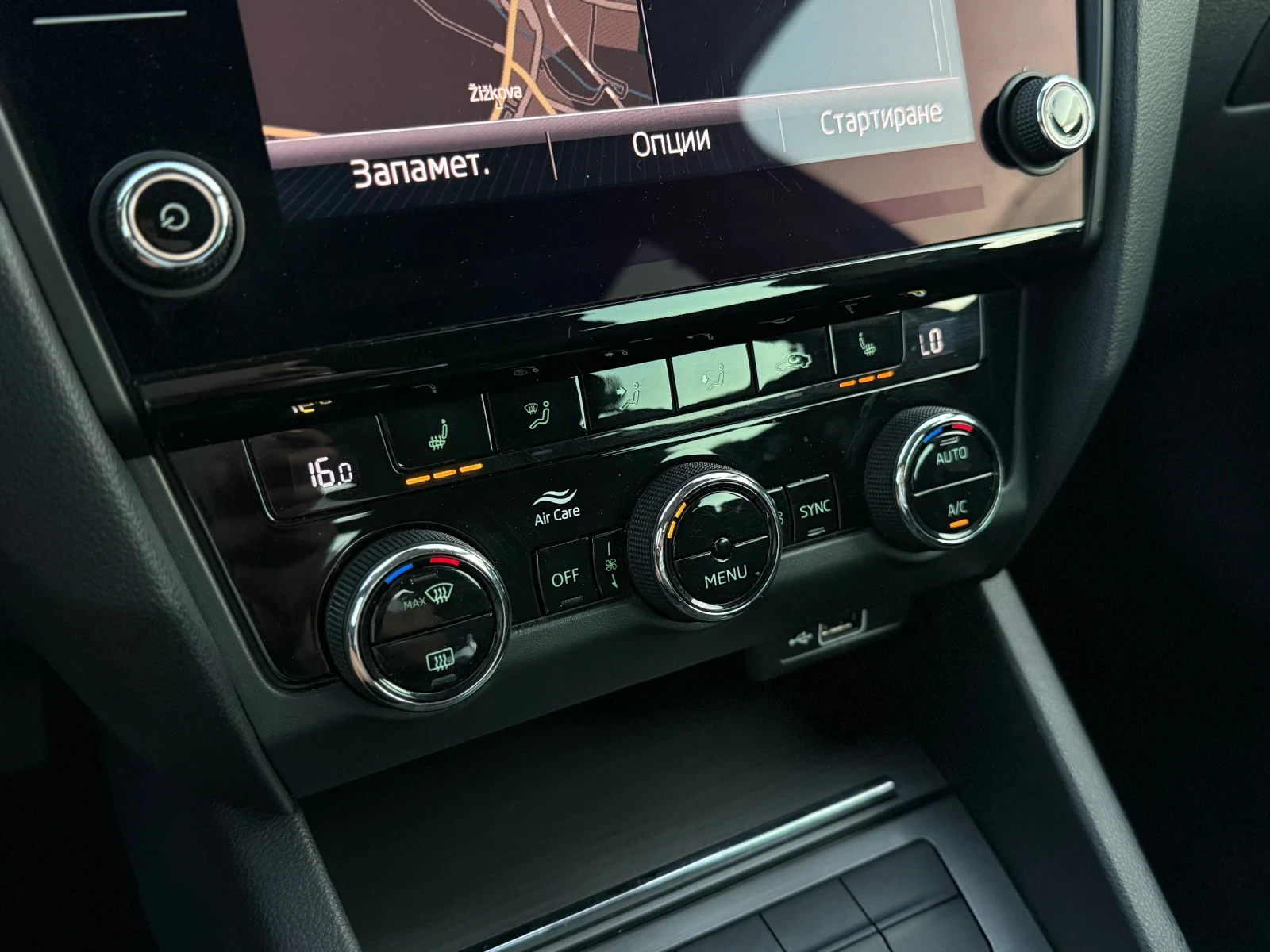 Skoda Octavia 2.0TDI Нави Подгрев Дистр ЛаинАсист Блиндспот, снимка 14 - Автомобили и джипове - 54697737