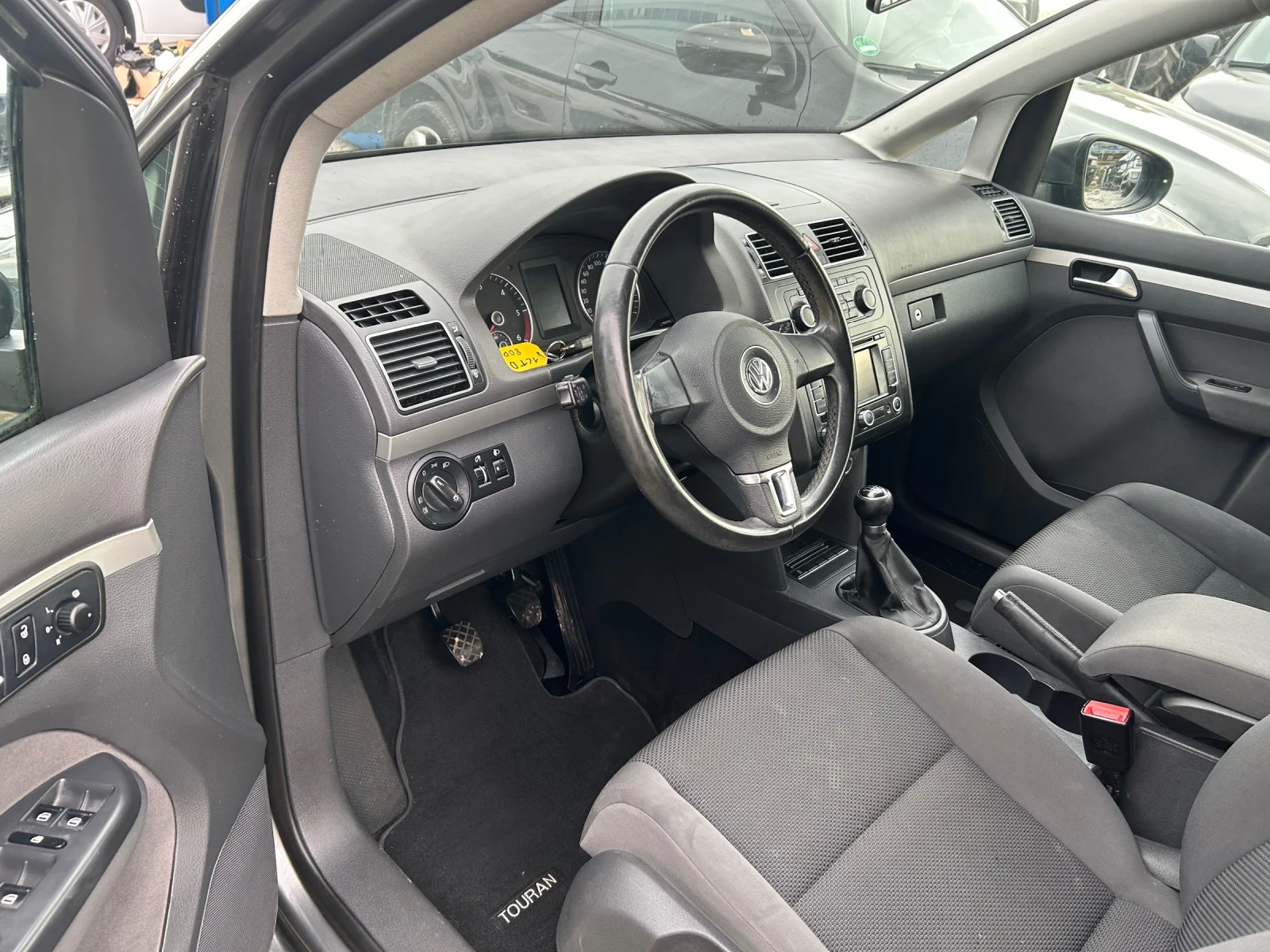 VW Touran, снимка 8 - Автомобили и джипове - 54780795