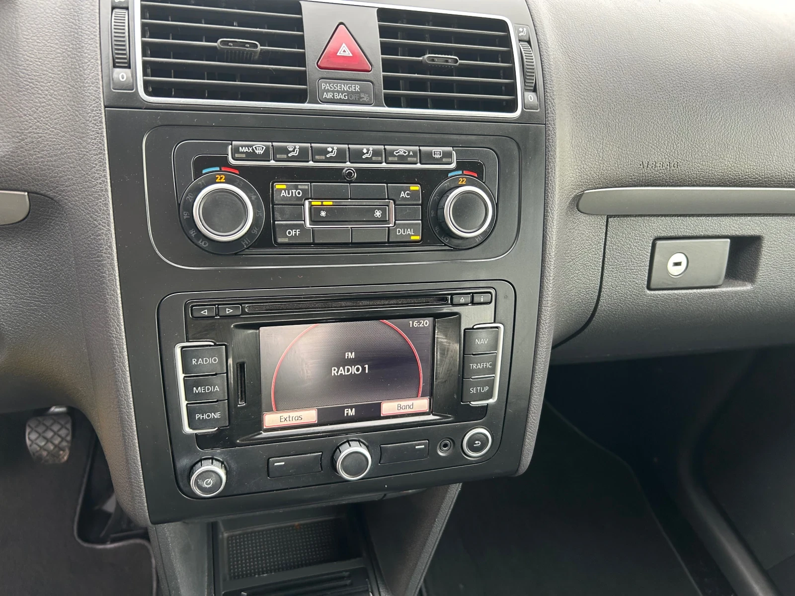 VW Touran, снимка 11 - Автомобили и джипове - 54780795