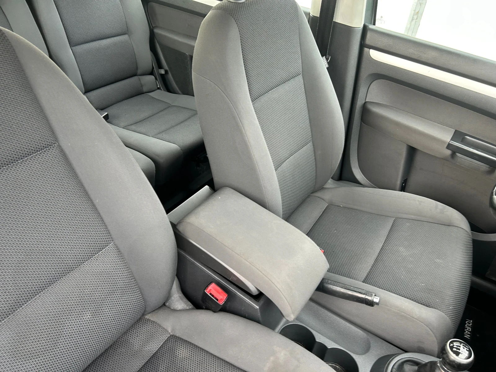 VW Touran, снимка 14 - Автомобили и джипове - 54780795