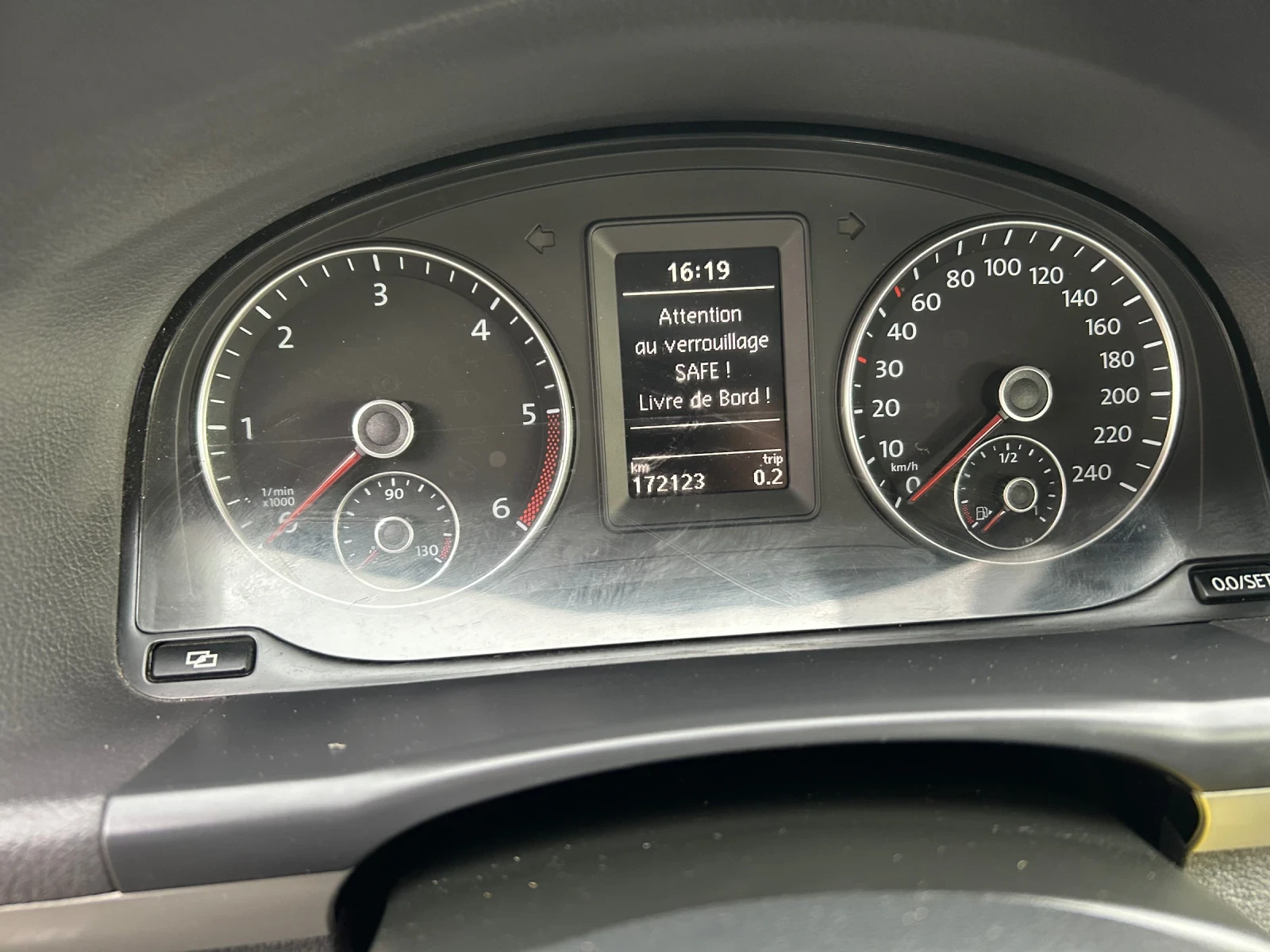 VW Touran, снимка 10 - Автомобили и джипове - 54780795
