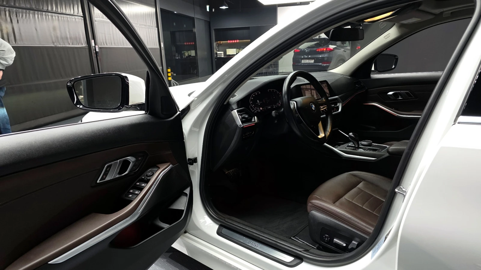 BMW 320, снимка 9 - Автомобили и джипове - 54960982