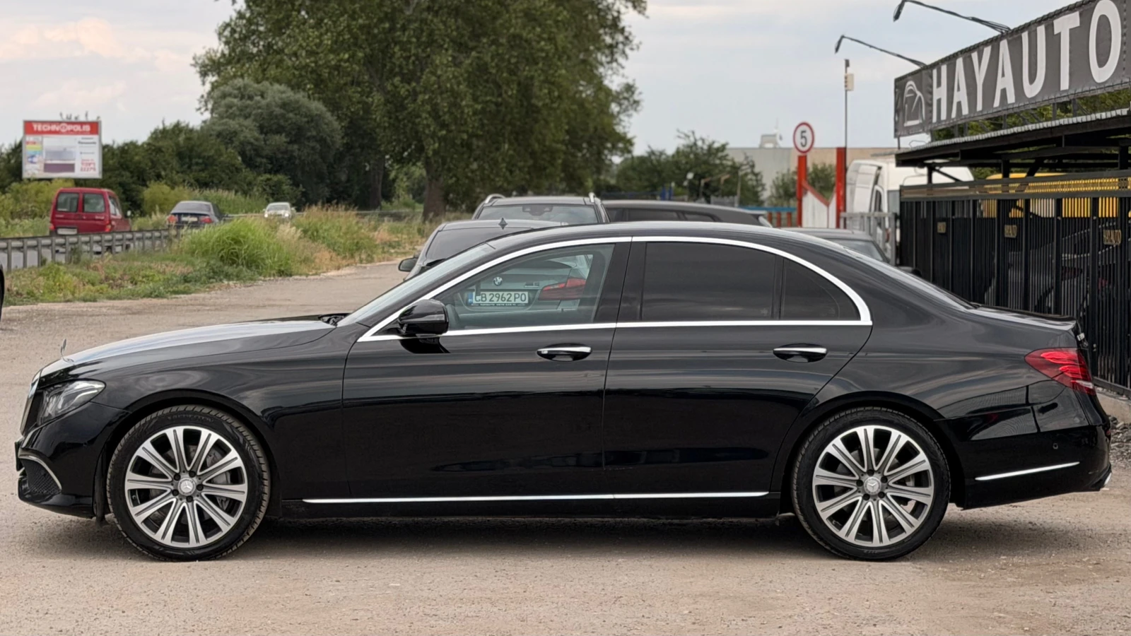 Mercedes-Benz E 350 d= Luxury= Distrnic= Keyless= HUD= 360* Камера= , снимка 8 - Автомобили и джипове - 55014966