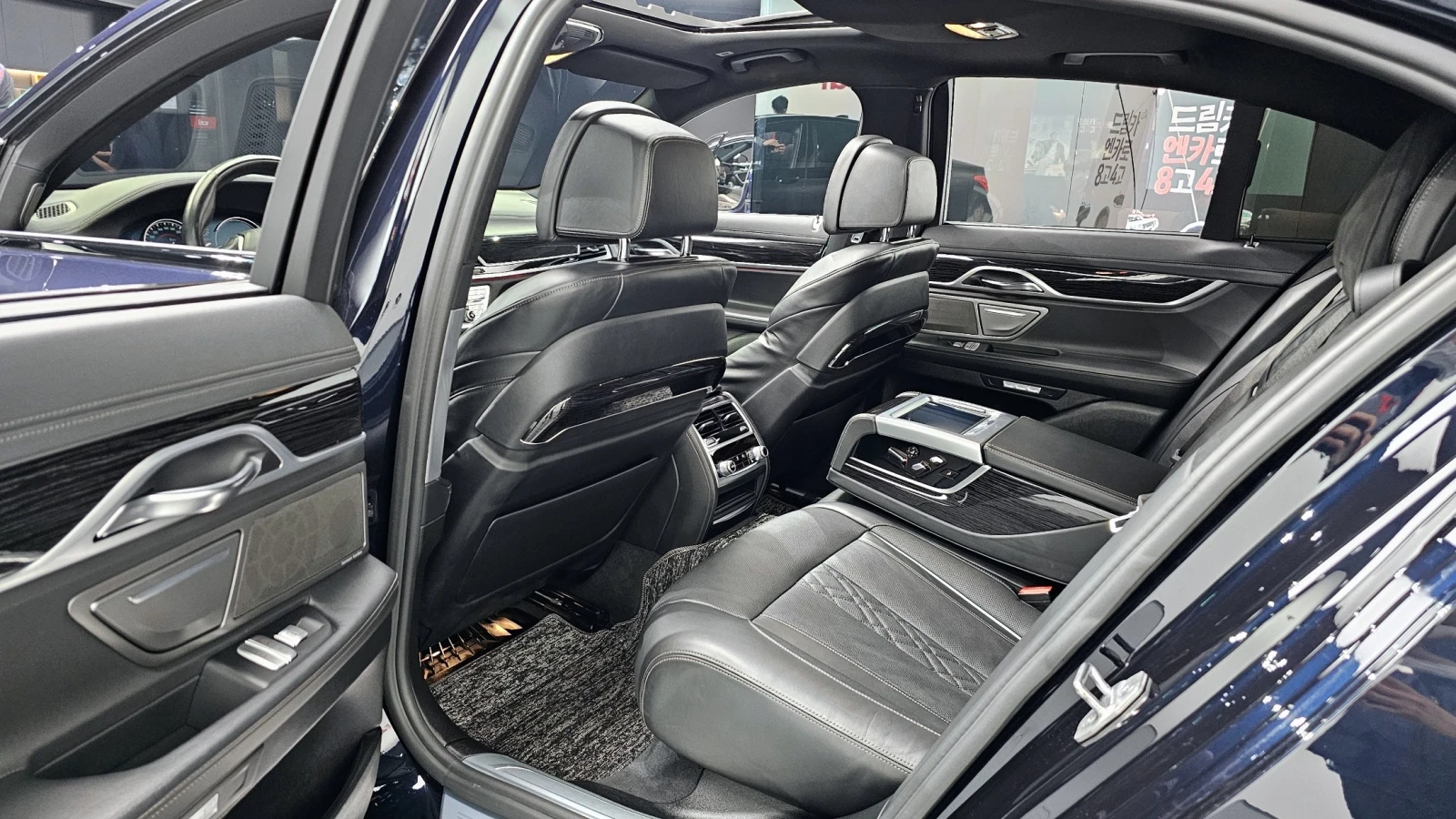 BMW 740 | DISTRONIC | МАСАЖИ | ЛАЗЕРИ | 360 | HUD | , снимка 11 - Автомобили и джипове - 55268318