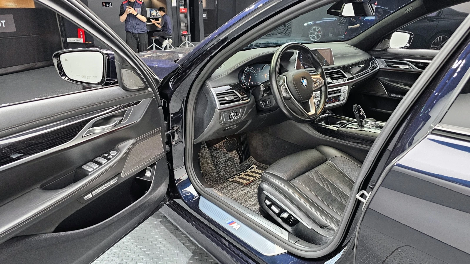 BMW 740 | DISTRONIC | МАСАЖИ | ЛАЗЕРИ | 360 | HUD | , снимка 10 - Автомобили и джипове - 55268318
