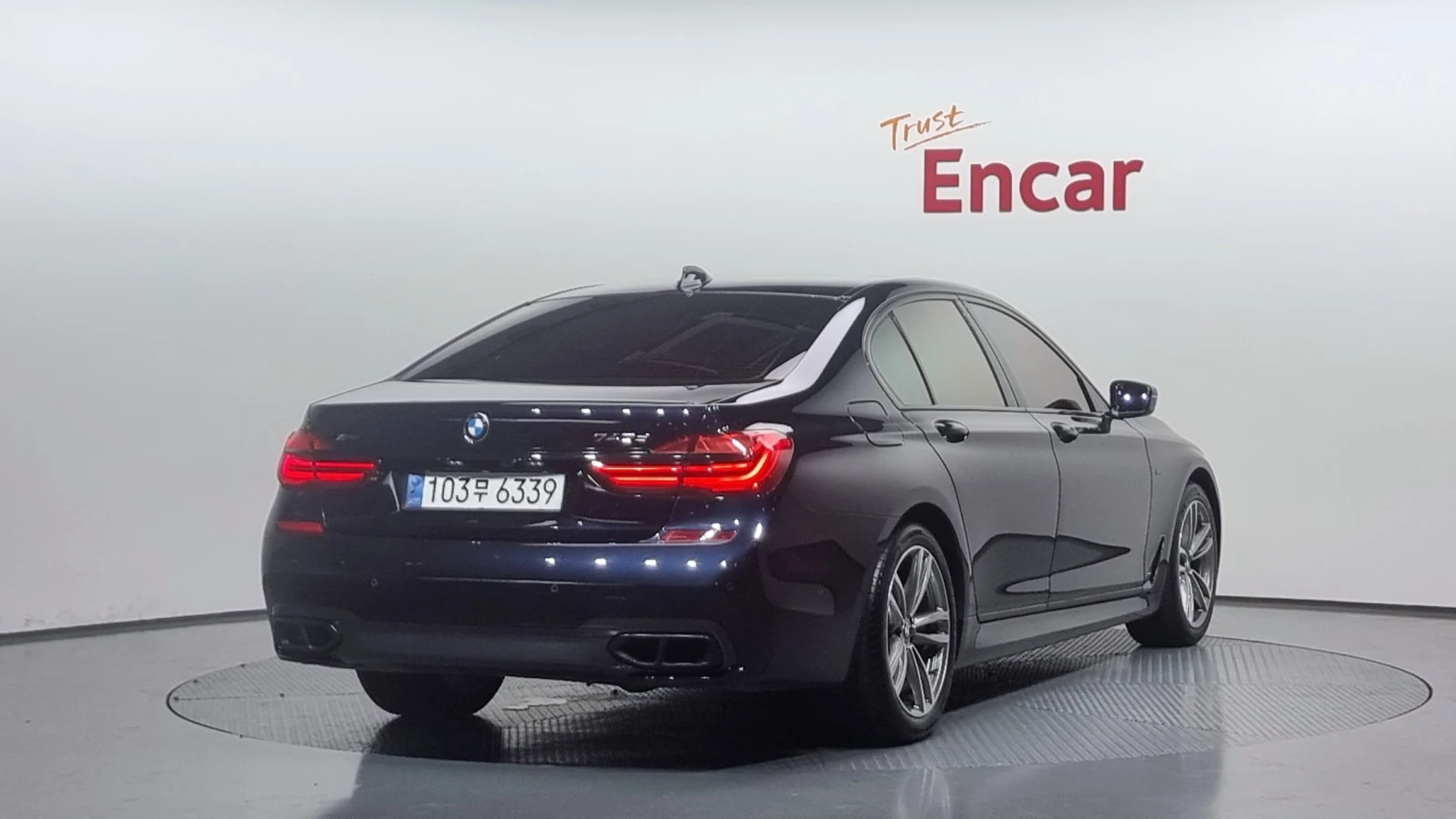 BMW 740 | DISTRONIC | МАСАЖИ | ЛАЗЕРИ | 360 | HUD | , снимка 2 - Автомобили и джипове - 55268318