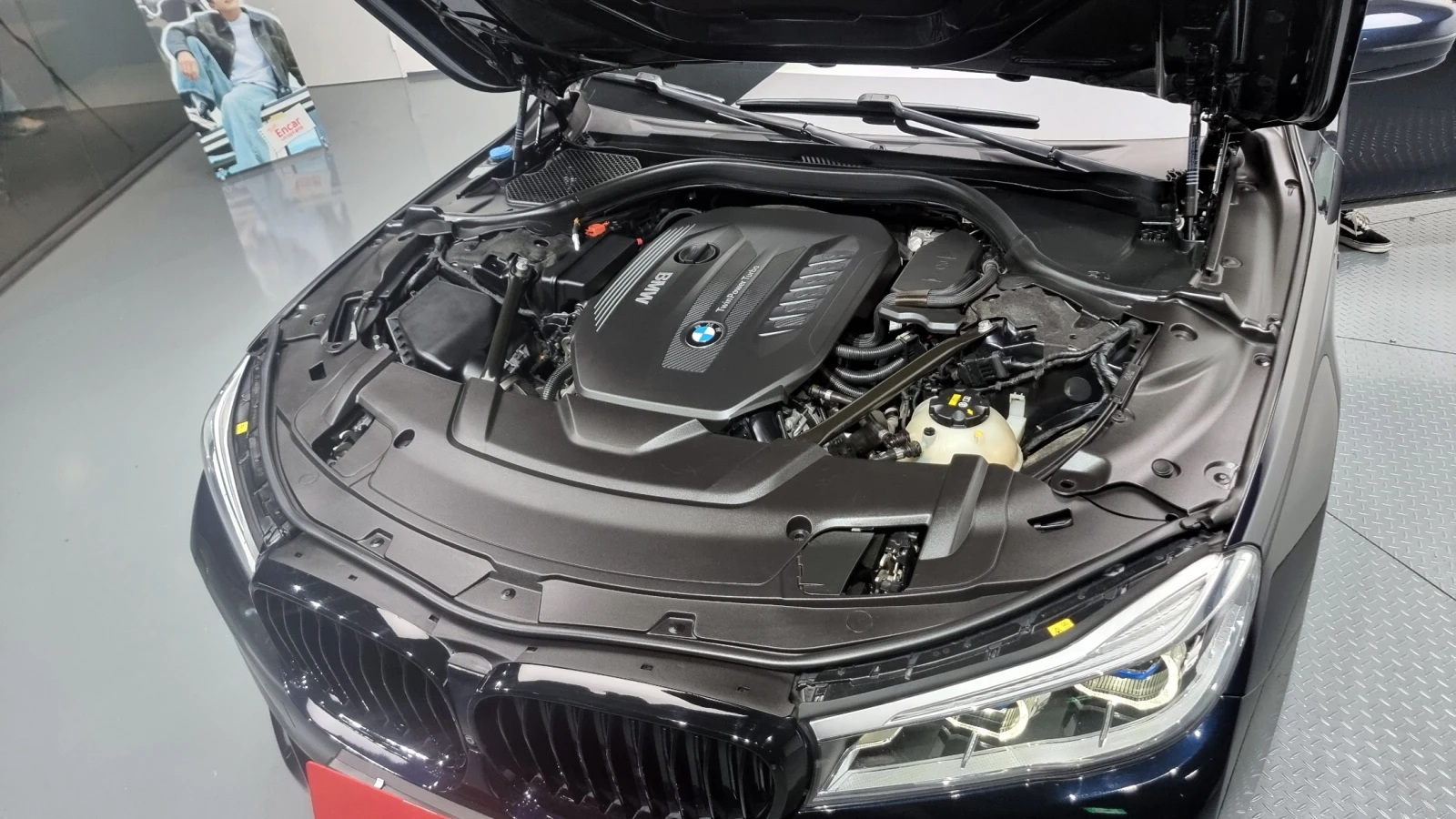 BMW 740 | DISTRONIC | МАСАЖИ | ЛАЗЕРИ | 360 | HUD | , снимка 5 - Автомобили и джипове - 55268318