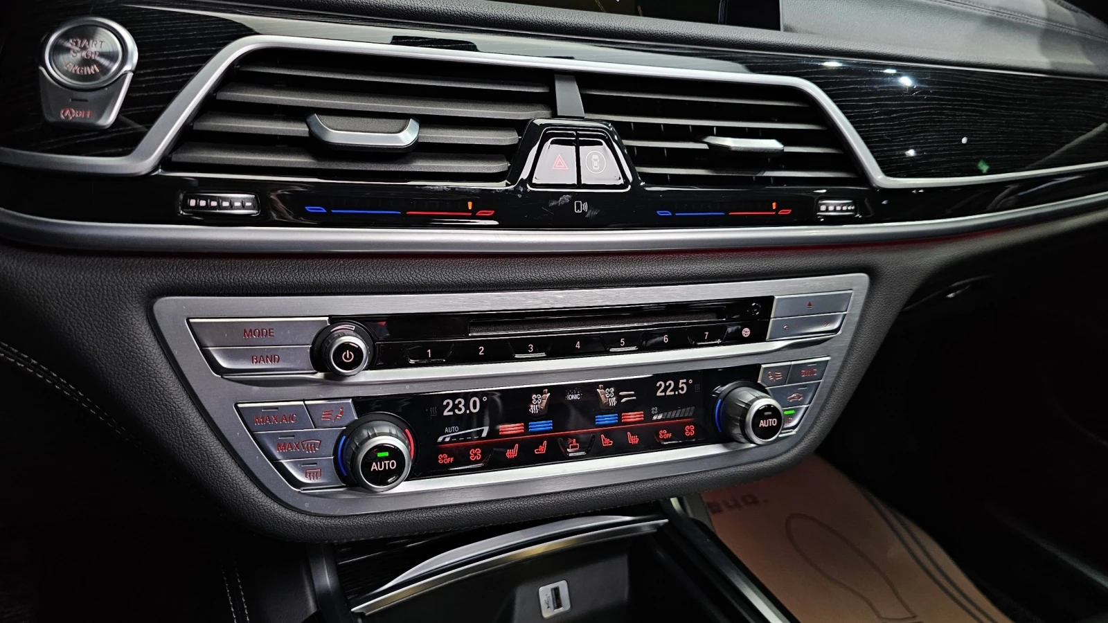 BMW 740 | DISTRONIC | МАСАЖИ | ЛАЗЕРИ | 360 | HUD | , снимка 14 - Автомобили и джипове - 55268318