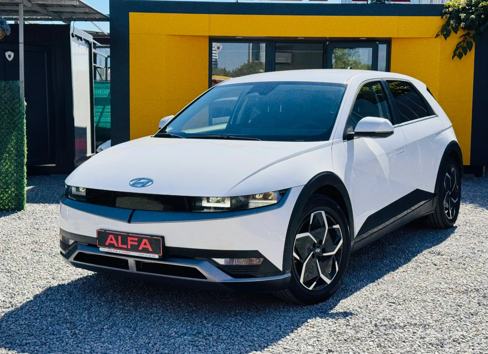 Hyundai Ioniq 5 SOH:100%///НАПЪЛНО ОБСЛУЖЕНА/ТОП СЪСТОЯНИЕ/НОВА///, снимка 2 - Автомобили и джипове - 56071396