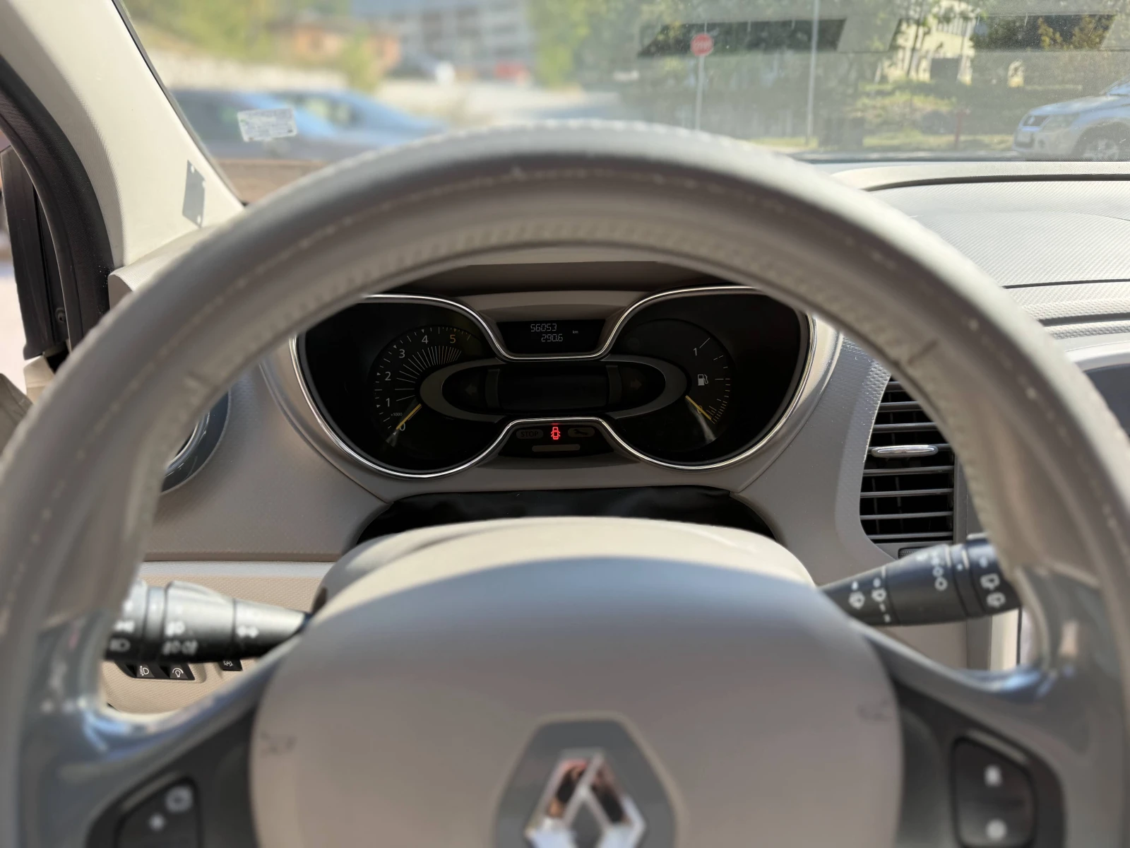 Renault Captur, снимка 10 - Автомобили и джипове - 56151505