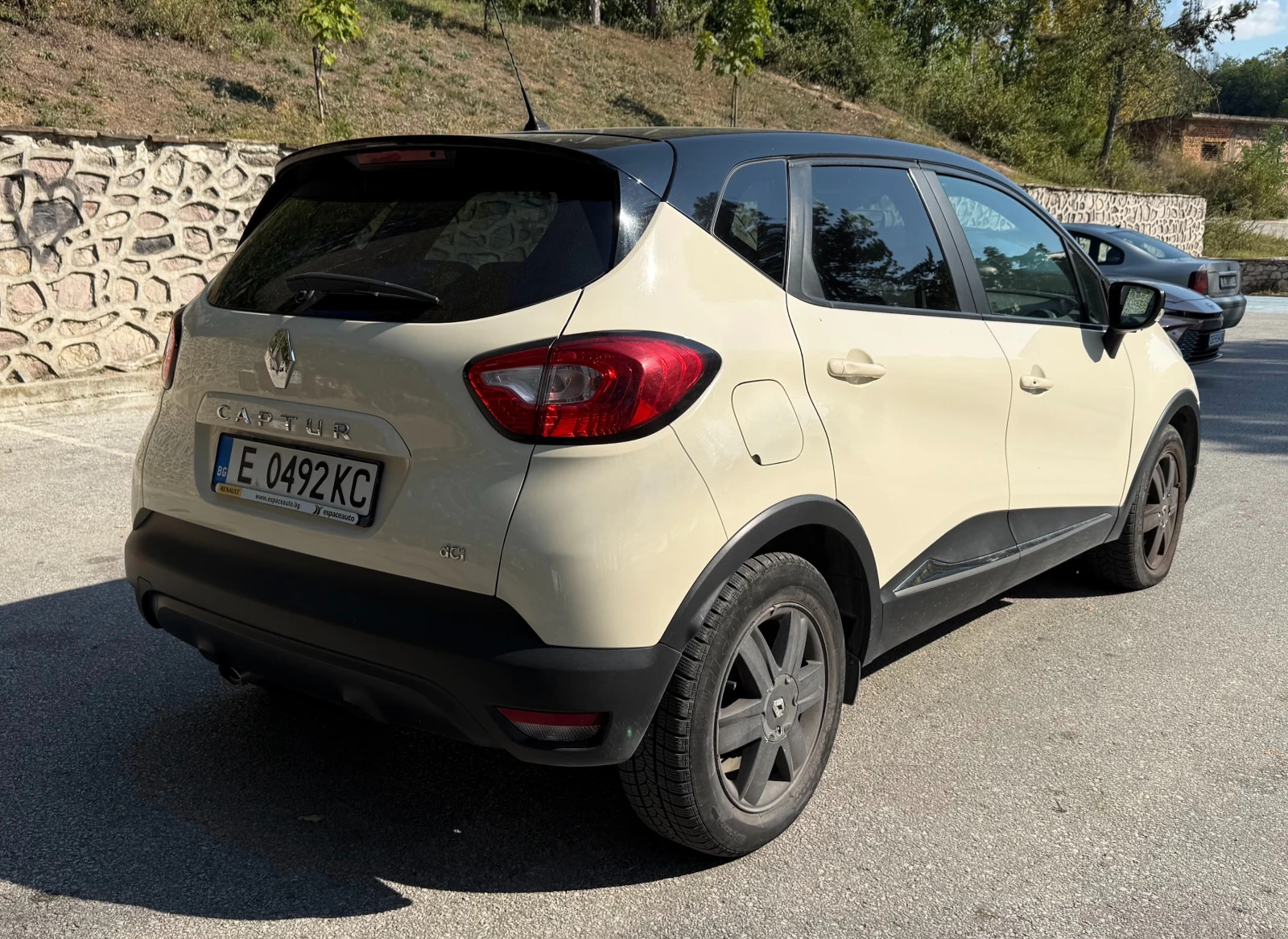 Renault Captur, снимка 3 - Автомобили и джипове - 56151505